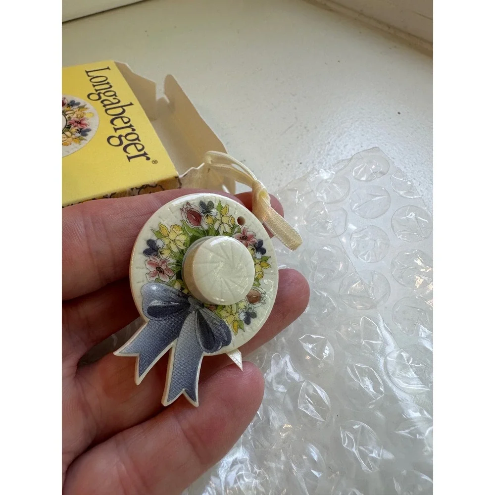 Longaberger Early Blossoms Bonnet Tie-On Ceramic Basket Accessory 37133 1999